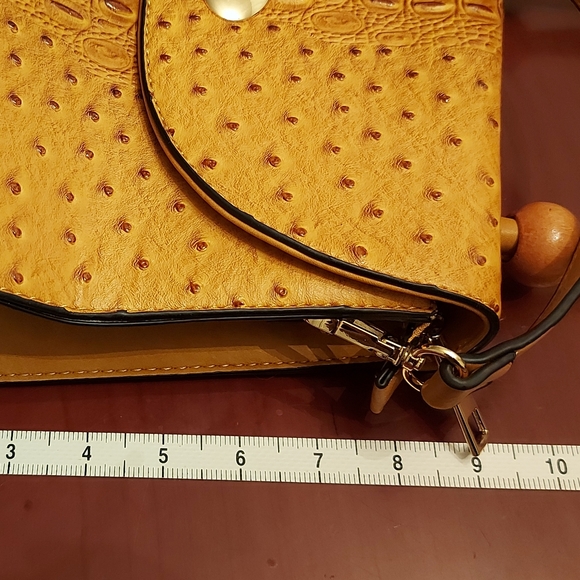 Croc style vegan satchel bag - Picture 10 of 15